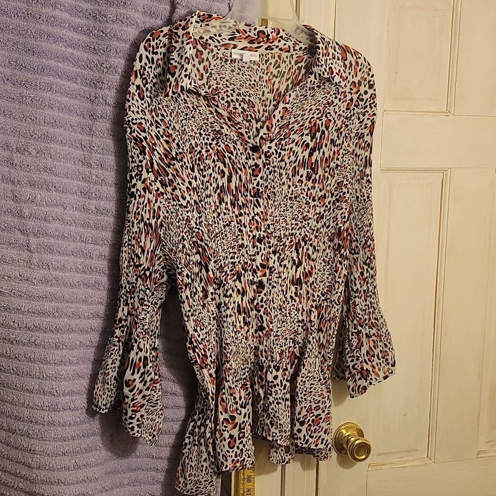Nwot, Fashion Bug 4x red blk an white light airy collared button up top. Awesome